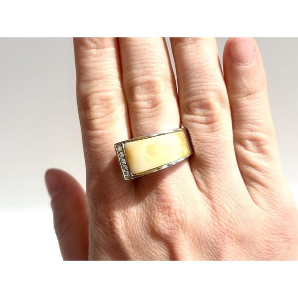 Vintage Silver and Cream Ring - Picture 10 of 10